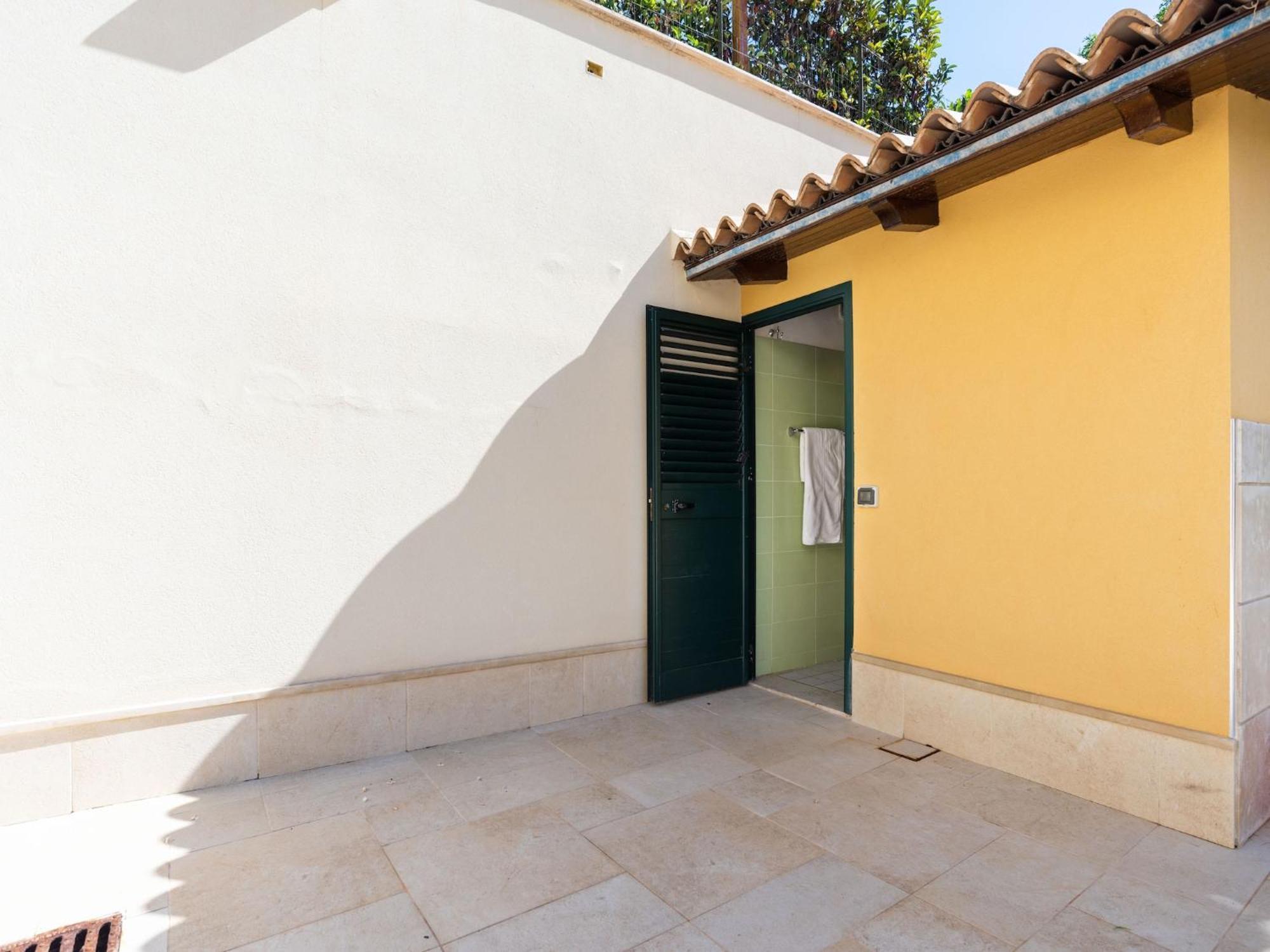 Flat Near The Sea With Air Conditioning And Patio